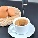 Batedeira Elétrica 2 em 1 Portátil – Perfeita para Café Cremoso e Omeletes